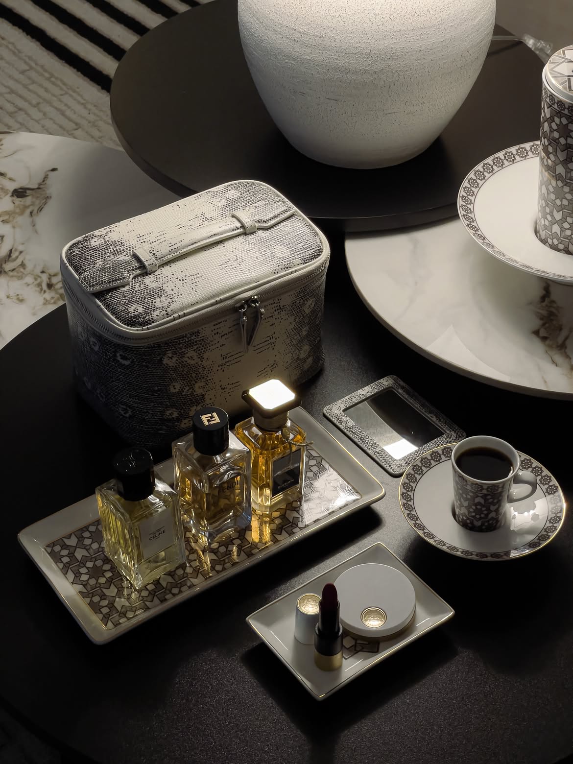 SIGNATURE VANITY PEARL